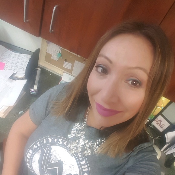 Meet your Posher, Camille - Picture 1 of 1